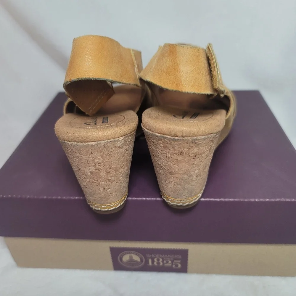 Clarks‎ Helio Float Bohemian Y2K Wedge Sandals Yellow Leather Size 7 Resortwear